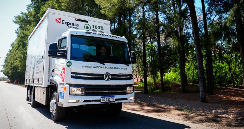 Volkswagen Caminhões e Ônibus Entrega Caminhão Elétrico à Cervecería y Maltería Quilmes na Argentina: Um Passo Rumo à Sustentabilidade 20 Volkswagen Caminhoes e Onibus Entrega Caminhao Eletrico a Cerveceria y Malteria Quilmes na Argentina